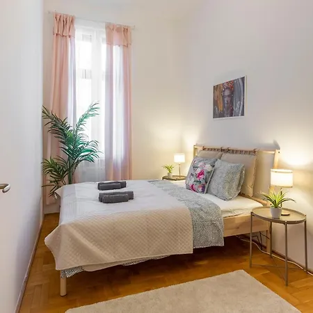 Gozdsu Downtown Cozy Vibe By Azg Apartment